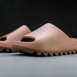 Adidas Yeezy Slide Flax FZ5896 Maat 44 1/2 Kleur Als Op Foto 4 Adidas Yeezy Slide Flax FZ5896 Maat 44 1/2 Kleur Als Op Foto -Dames-schoenen Verkoop 550x366 86