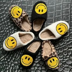 Badrock Smiley Sloffen – Unisex Pantoffels Smiley – Smiley Slippers - Sloffen – Zachte Pantoffels – Gekke Sloffen – Sloffen Dames & Heren – Zwart - Cadeau - Maat 41/42 -Dames-schoenen Verkoop 550x550 266