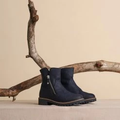 Travelin' Vartae Dames Enkellaarsjes - Winter Boots - Wax Suede Leer - Wol Gevoerd - Donkerblauw - Maat 42 -Dames-schoenen Verkoop 550x550 288
