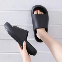 Geweo - Badslippers - EVA Slippers Heren Dames - Pillow Slides - Kerstmis - Kerstfeest - Christmas Gift - Unisex - Verdikte - Antislip - Lichtgewicht - Zwart - Maat 46/47 -Dames-schoenen Verkoop 550x550 98